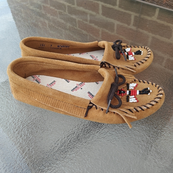 Minnetonka Women’s Thunderbird Animikii Softsole Moccasins 7 Suede, Beaded - Picture 4 of 9